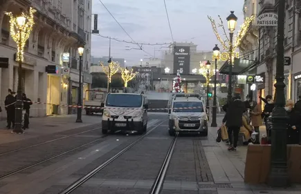 Orléans : un colis suspect à Place d’Arc, les démineurs attendus