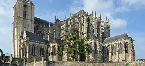 Le Mans : odeur suspecte à la cathédrale, pas de départ de feu...