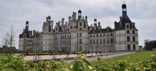 Les châteaux de la Loire servent de décors aux défilés de mode...