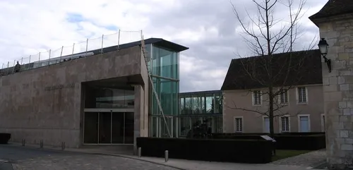 Issoudun : le maire ouvre un musée, le préfet saisit la justice