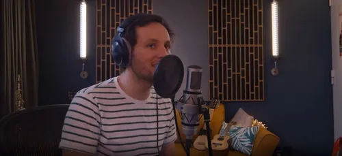 Vianney dévoile une version acoustique de son tube « Beau-papa »...