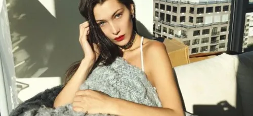 Bella Hadid dévoile un téton à la Fashion Week (Photos)