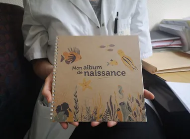CHU d’Angers : un album de naissance pour les bébés nés sous X