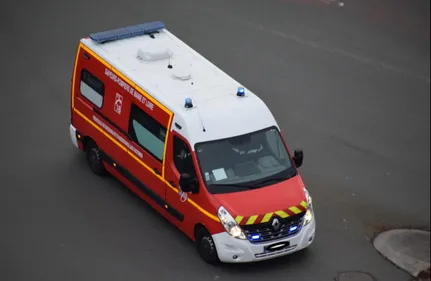 Angers : un père saute du 4ème étage avec sa fille dans les bras