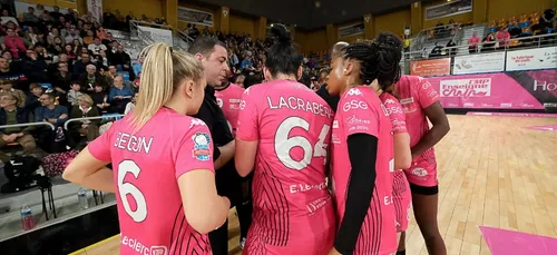 Retrouvailles entre le Fleury Loiret Handball et son public ce...