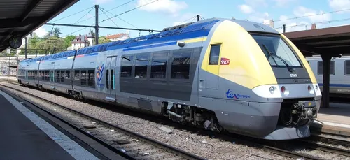 Nièvre : une ligne électrique tombe sur les voies, trafic SNCF...