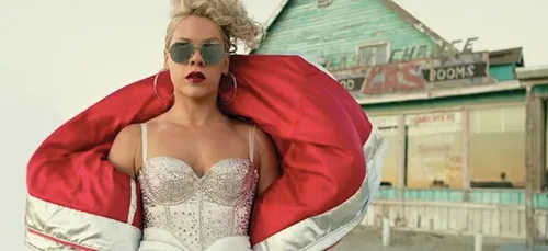 Pink réalise le rêve de sa fille aux Grammy Awards (Photos)