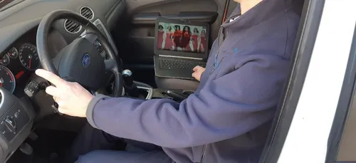 Accro à sa série, il prend le volant en regardant Desperate Housewives