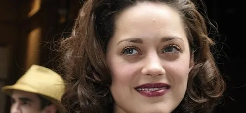 César 2018 : l'étrange robe de Marion Cotillard déchaîne Internet !...