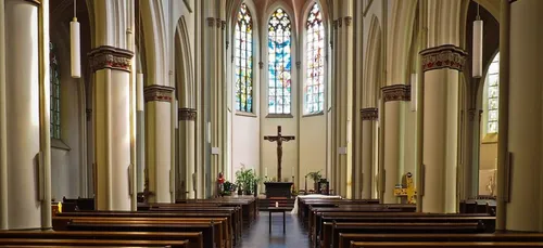 Loiret : un prêtre accusé de pédophilie et de viols suspendu de ses...