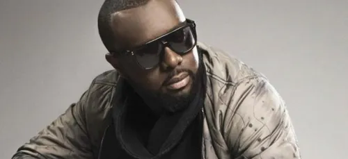 Maître Gims : son selfie délirant avec le journaliste Laurent...