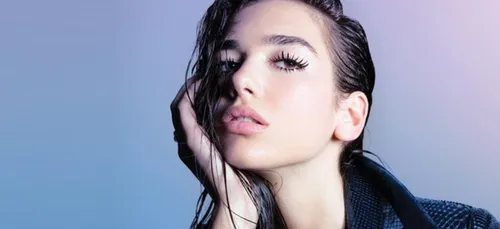 Dua Lipa : une photo de son père moquée par les internautes (Photo)