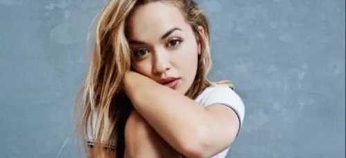 Rita Ora fond en larmes sur scène en rendant hommage à Avicii (Vidéo)