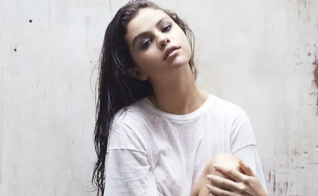 Selena Gomez change encore de tête et coupe tout cette fois-ci !...