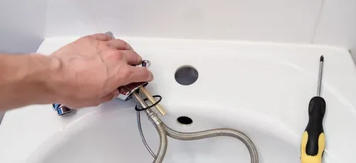 Angers : de faux policiers et plombiers arnaquent des retraités