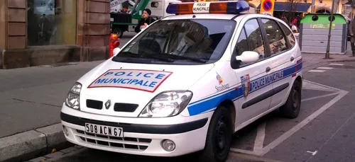 Tours : Une voiture fonce sur des policiers de la BAC