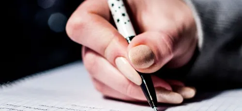 Sur le point d’accoucher, elle passe son examen à Harvard sous...