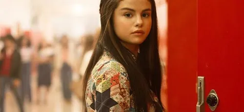 Selena Gomez dévoile plusieurs teasers du clip "Back To You" (Vidéos)