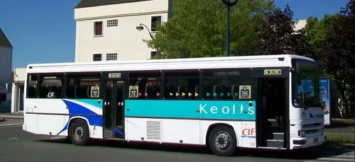 Loiret : Un car scolaire s’enflamme sur la route