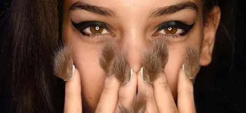 La mode étrange des ongles aux poils