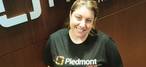 Elle paie ses courses, il lui donne 10.000 dollars