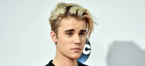 Justin Bieber dévoile son nouveau single et ses fesses!