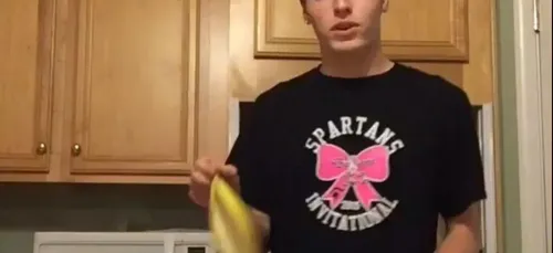 Banana Peel Challenge: le nouveau défi à la mode