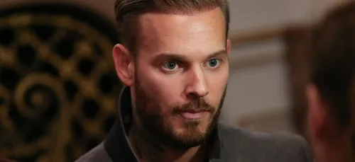M.Pokora supprime son tatouage dans le cou
