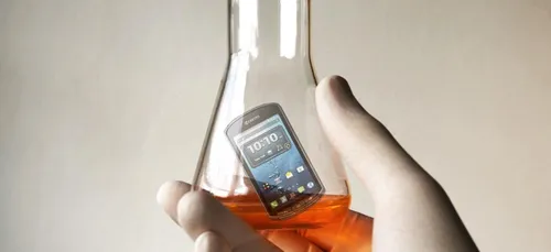 Vous pouvez recharger votre smartphone avec votre urine!