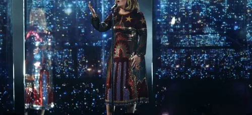 Adele interrompt son concert à Bercy pour l'Euro