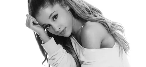 Ariana Grande hilarante dans Saturday Night Live