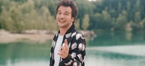 Amir intègre aussi les Enfoirés