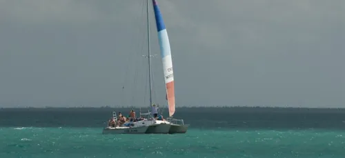 Ils volent un bateau et font naufrage... dans le port