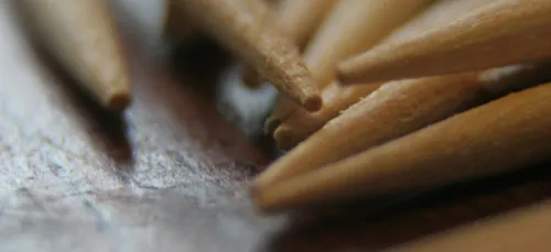 Des cure-dents et une cuillère pour sauver une vie