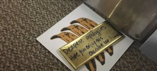 Elle se plaint de ses voisins trop bruyants, ils répondent