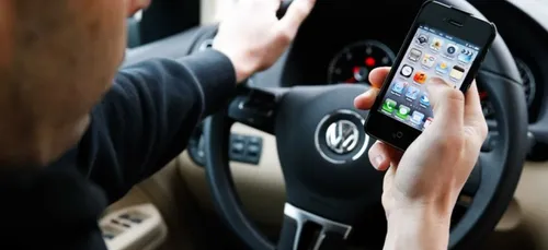 Il vole une voiture, tombe en panne et appelle la police!
