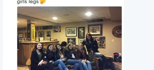 Buzz: 6 filles, 5 paires de jambes....