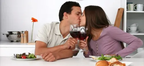 Prendre du poids à deux rendrait heureux !