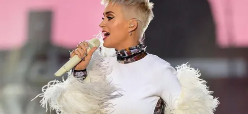 Katy Perry fond en larmes en évoquant ses blessures du passé