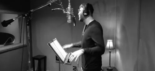 L'hommage bouleversant des stars pour les victimes de l'incendie de...