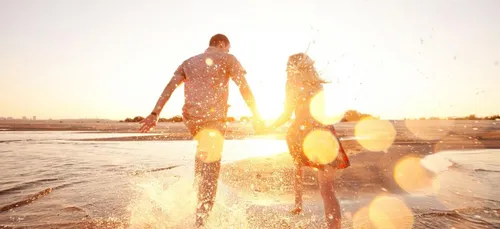 Couple : qu'est-ce qui nous pousse dans les bras de l'être aimé ?