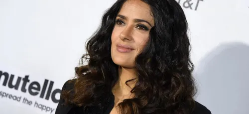 Salma Hayek à moitié nue enflamme les réseaux sociaux !