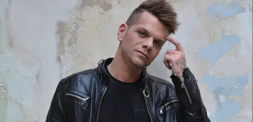 Keen'V poste une photo de lui à l'hôpital et fait peur à ses fans !