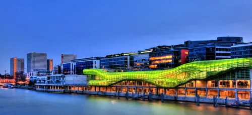 Elle refuse d’acheter de la drogue et est jetée dans la Seine !