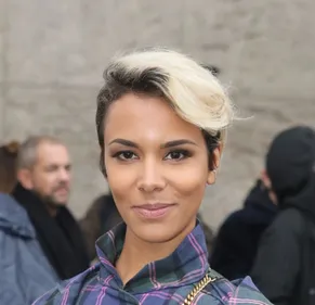 Shy'm avoue avoir été tentée par la chirurgie esthétique !