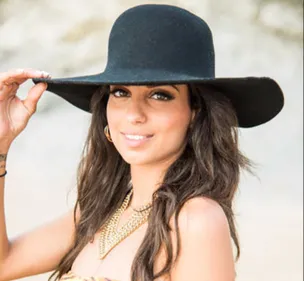 Tal : après son malaise sur scène, elle se repose à l'autre bout du...