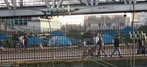 Paris : des milliers de migrants évacués porte de la Chapelle