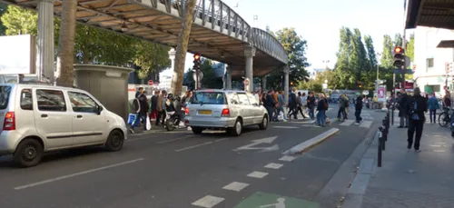 Paris : un autocar écrase un cycliste qui aurait grillé un feu !