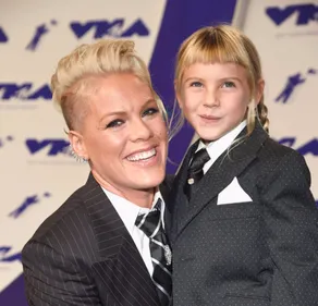 Pink adresse un message émouvant à sa fille lors des MTV VMAs !