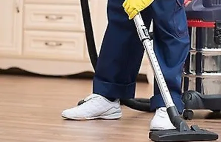 Une femme de ménage attaque Airbnb !